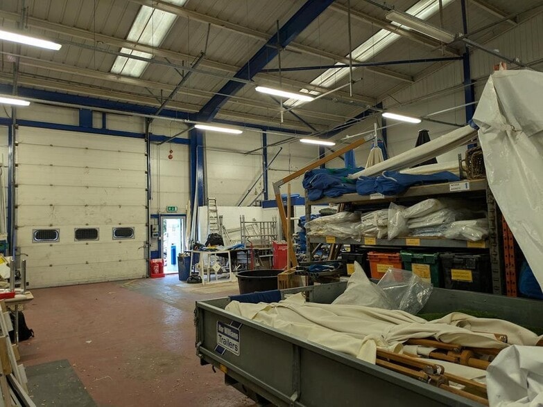 Walnut Tree Clos, Guildford for lease - Building Photo - Image 3 of 5