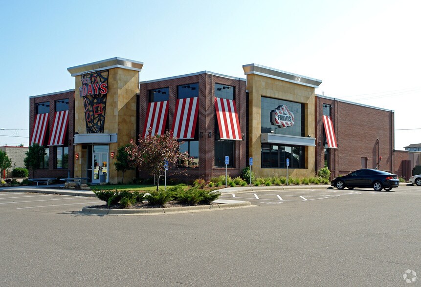 3087 White Bear Ave N, Maplewood, MN for lease - Building Photo - Image 1 of 3