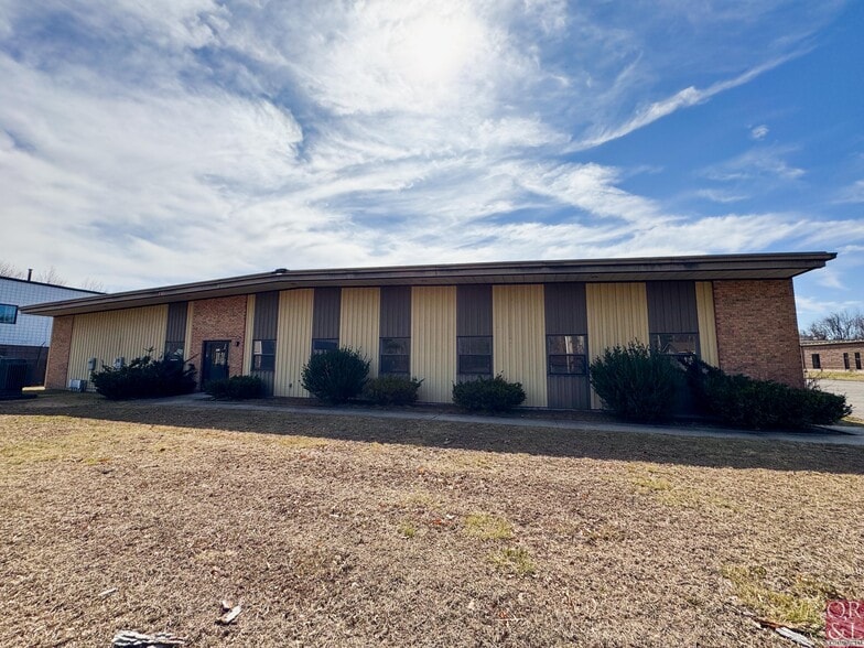 351 Burnham St, East Hartford, CT for lease - Building Photo - Image 2 of 20