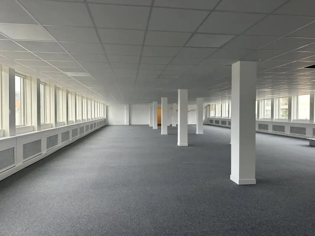 Office in Levallois-Perret for lease Interior Photo- Image 1 of 2