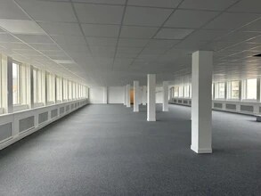 Office in Levallois-Perret for lease Interior Photo- Image 1 of 2