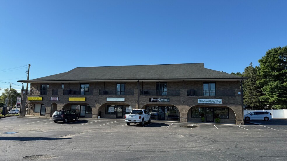 247 Washington St, Stoughton, MA à louer - Photo du bâtiment - Image 2 de 8