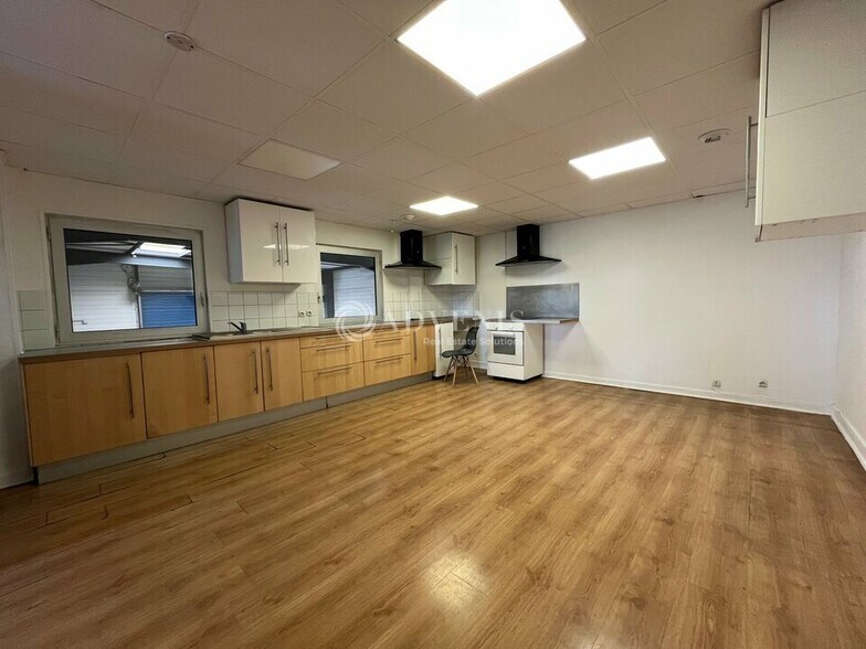 54 Rue Des Artisans, Buc for lease - Interior Photo - Image 2 of 7