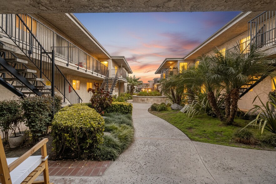 16818 Downey Ave, Paramount, CA à vendre - Photo du bâtiment - Image 2 de 10