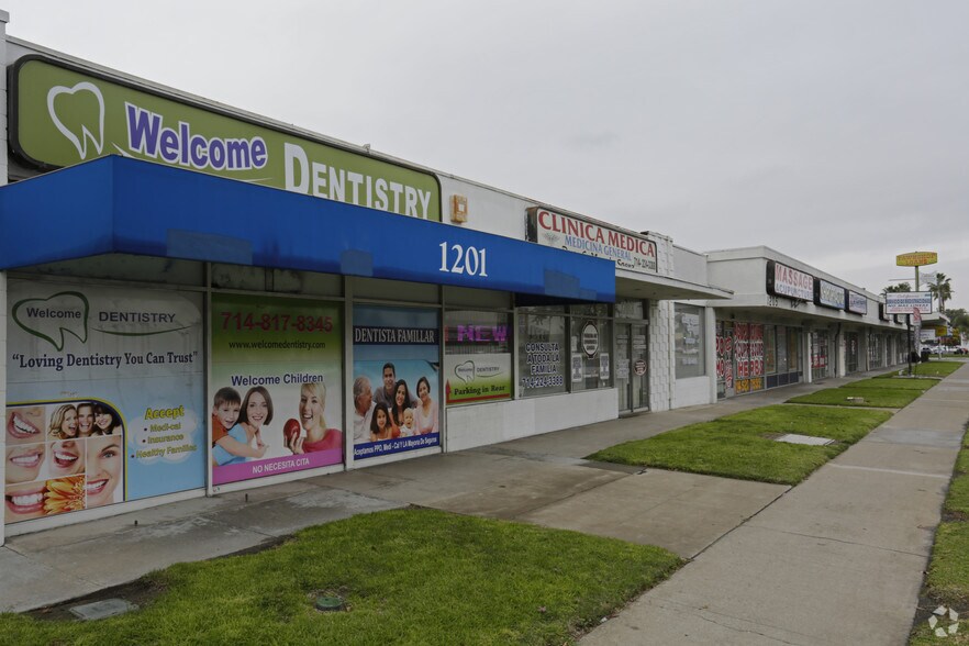 10-unit Single-Story Near Old Pasadena portefeuille de 2 propriétés à vendre sur LoopNet.ca - Photo principale - Image 2 de 4