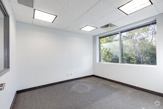 5985 Rice Creek Pky, Shoreview, MN à louer Photo intérieure- Image 2 de 3