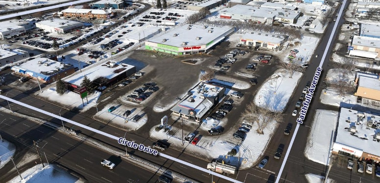 Saskatchewan Retail Portfolio portfolio of 3 properties for sale on LoopNet.ca - Primary Photo - Image 3 of 3