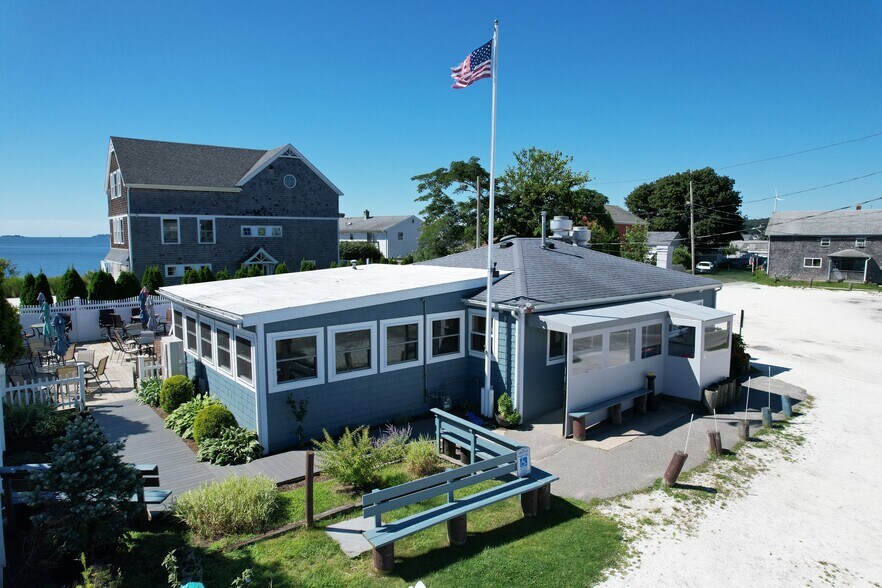 501 Park Ave, Portsmouth, RI à vendre - Photo du bâtiment - Image 3 de 28