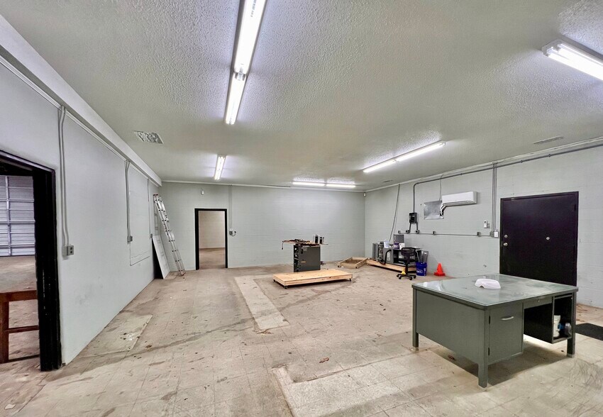 216 Bingham & Parks Rd, Advance, NC for lease - Interior Photo - Image 3 of 12