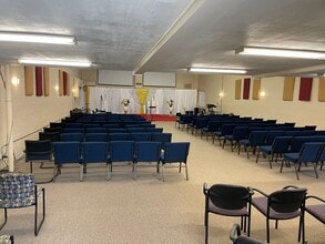 6825 Douglas Ave, Urbandale, IA for lease Interior Photo- Image 2 of 4