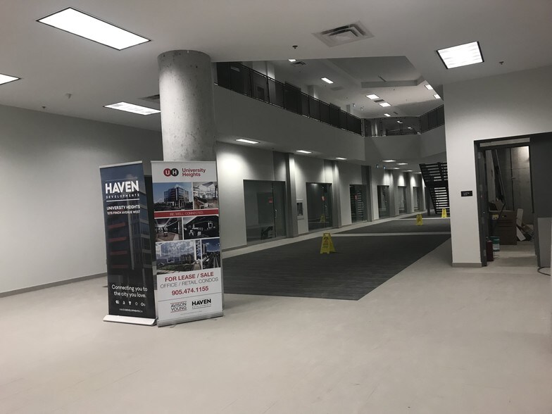 1275 Finch Ave W, Toronto, ON à vendre - Hall d’entrée - Image 2 de 33