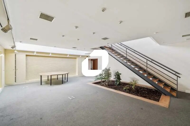 Office in Chilly-Mazarin for lease - Interior Photo - Image 3 of 16