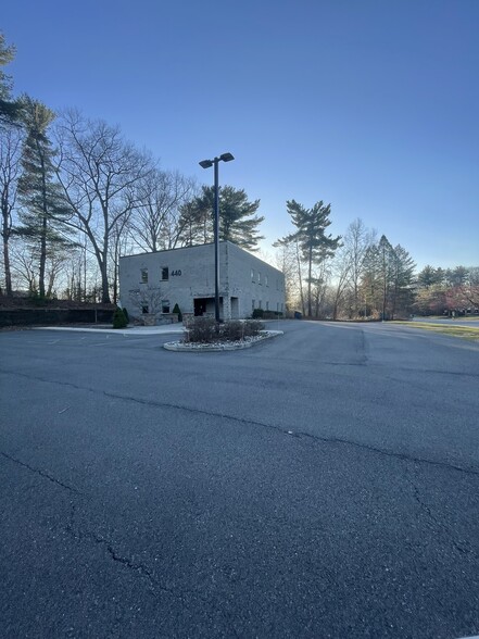 440 New Karner Rd, Albany, NY for lease - Building Photo - Image 2 of 17