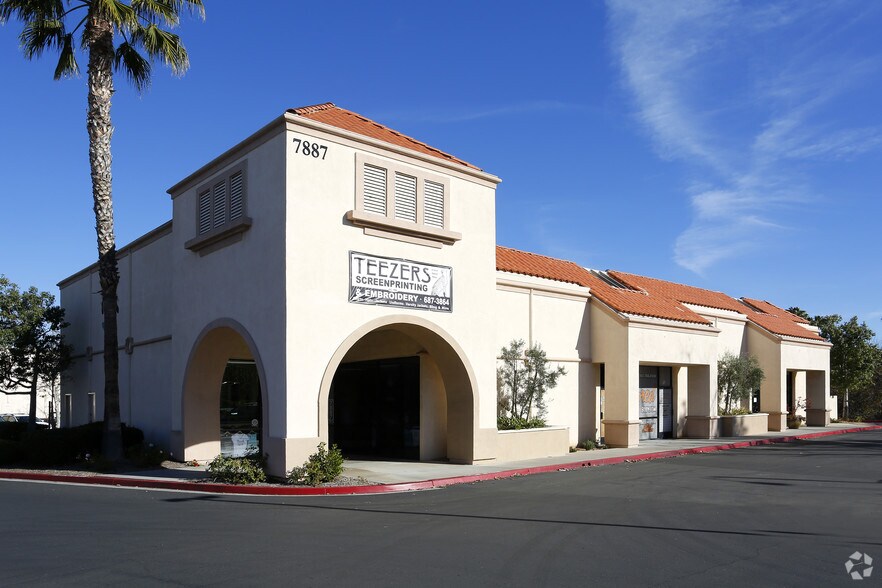7891 Mission Grove Pky, Riverside, CA à louer - Photo du bâtiment - Image 3 de 10