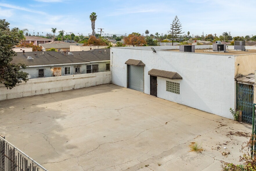 915 N Willowbrook Ave, Compton, CA for sale - Building Photo - Image 2 of 23