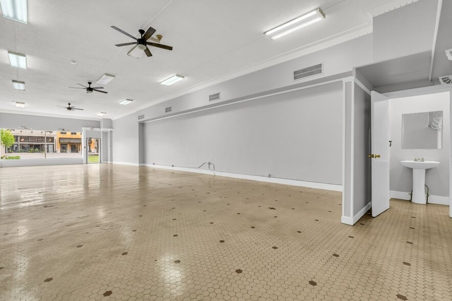 423 Main St, Columbus, MS for sale - Building Photo - Image 2 of 2