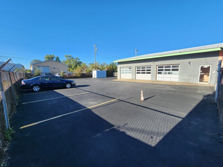 2177 State St, Columbus, IN à louer - Photo du bâtiment - Image 3 de 9