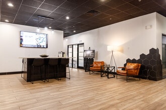 200 Commerce St, Clarksville, TN for lease Lobby- Image 2 of 13