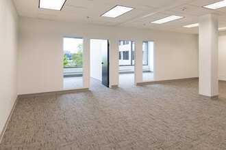 1827 Walden Office Sq, Schaumburg, IL for lease Interior Photo- Image 2 of 7
