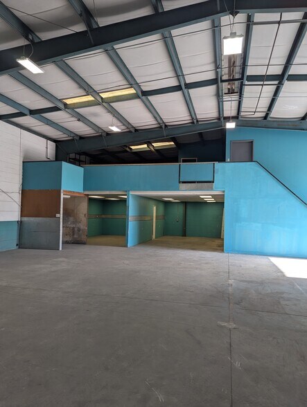 14100 Honeywell Rd, Clearwater, FL à louer - Photo du bâtiment - Image 2 de 4