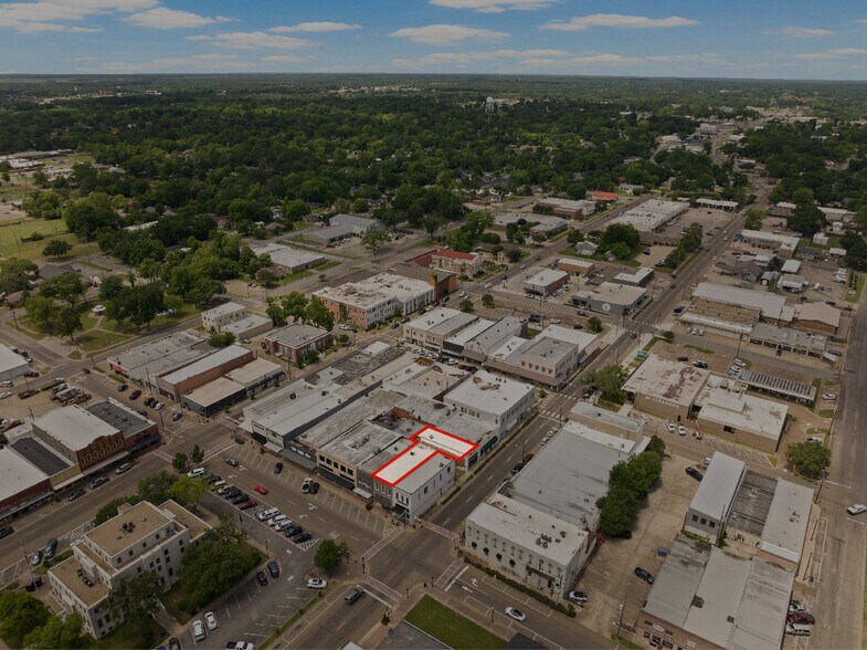 209 N Jefferson Ave, Mount Pleasant, TX à vendre - Photo du bâtiment - Image 2 de 31