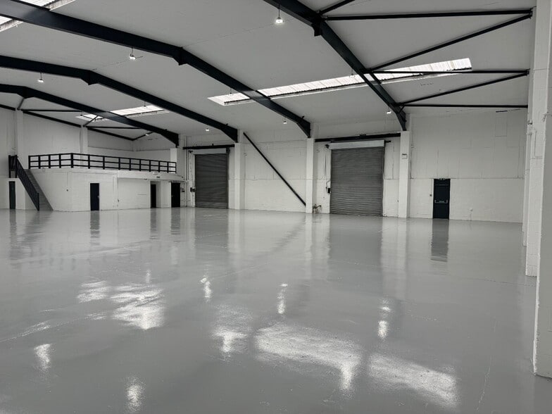 Severnside Trading Estate, Manchester for lease - Interior Photo - Image 1 of 8
