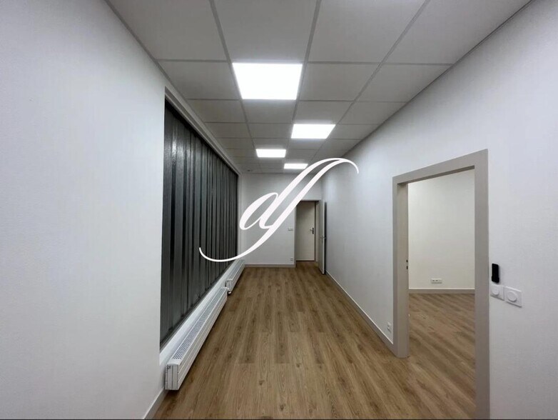 Office in Paris for sale - Interior Photo - Image 2 of 7