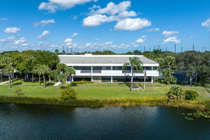 1100 Northpoint Pky, West Palm Beach, FL à louer - Photo du bâtiment - Image 1 de 15