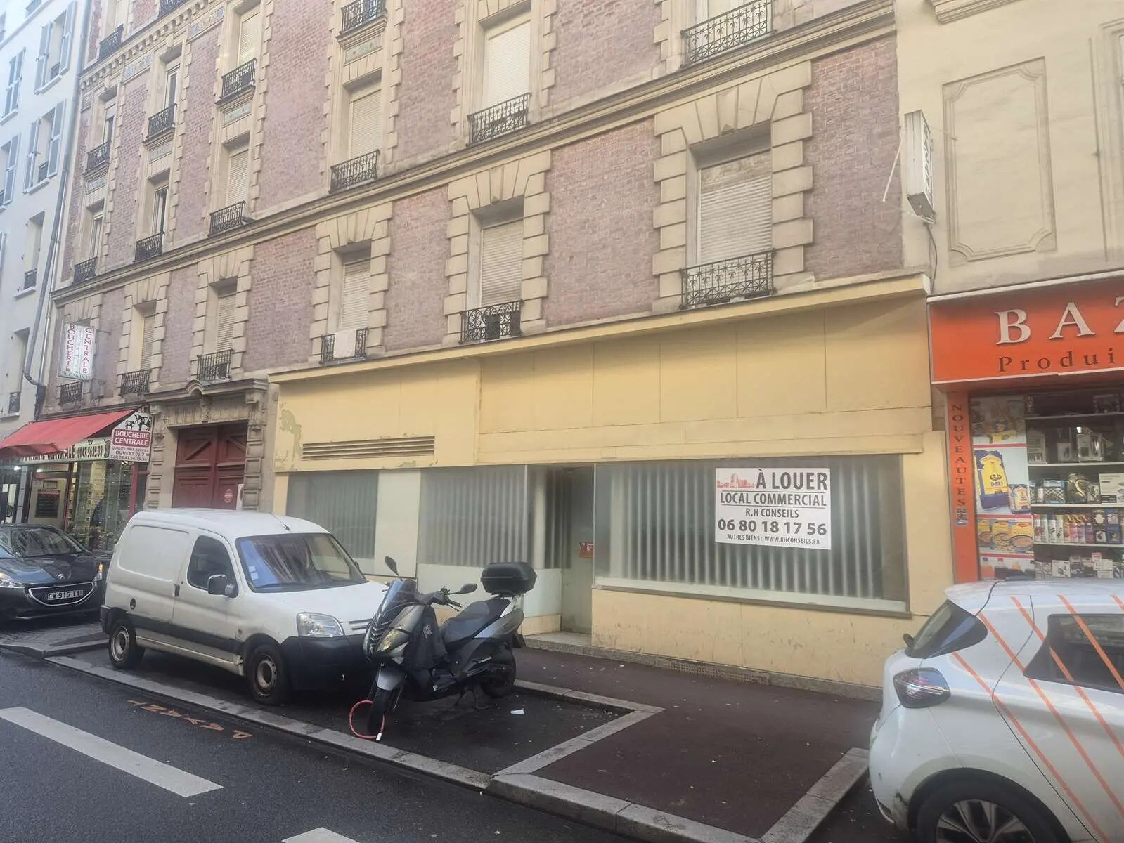 Retail in Clichy for lease Building Photo- Image 1 of 4