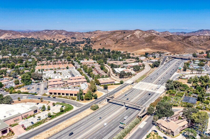 5210 Lewis Rd, Agoura Hills, CA à vendre - Aérien - Image 2 de 36