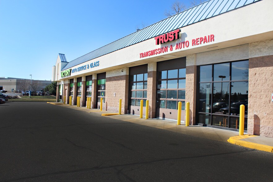 8080-8098 Brooklyn Blvd, Brooklyn Park, MN à louer - Photo du bâtiment - Image 2 de 3