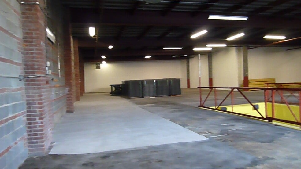 721-731 Berriman St, Brooklyn, NY for lease - Commercial Listing Video - Image 2 of 14
