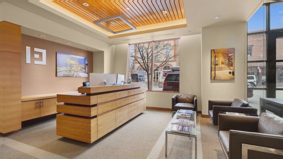 Flagship Main Street Asset portefeuille de 5 propriétés à vendre sur LoopNet.ca - Vidéo sur l’inscription commerciale - Image 2 de 22