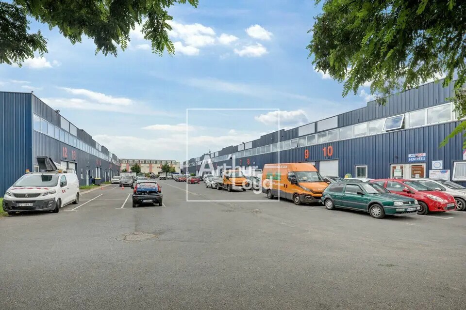 Flex in Chilly-Mazarin for lease Building Photo- Image 1 of 8