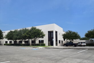 5150 Greens Rd, Houston, TX à louer Photo du bâtiment- Image 1 de 4