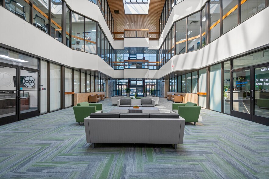 5250 Commerce Dr, Salt Lake City, UT à louer - Hall d’entrée - Image 3 de 4