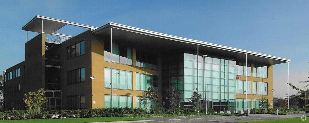 Northampton Rd, Manchester for lease - Building Photo - Image 2 of 8