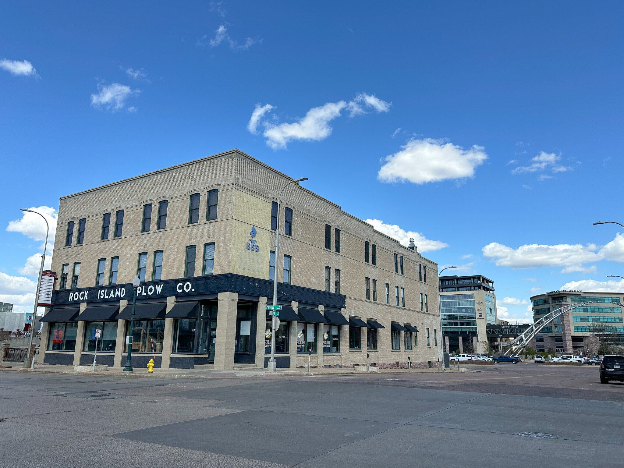 300 N Phillips Ave, Sioux Falls, SD à louer Photo du bâtiment- Image 1 de 4