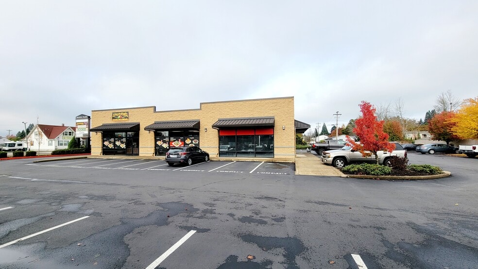 601-617 Clay St E, Monmouth, OR for lease - Building Photo - Image 2 of 5