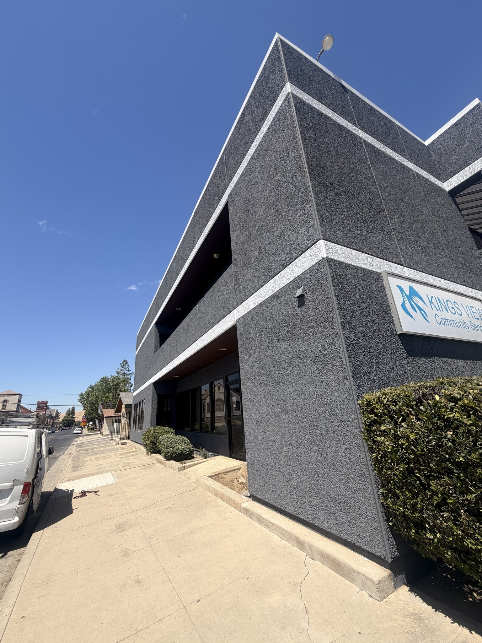 108 E Mill Ave, Porterville, CA for lease Building Photo- Image 1 of 10