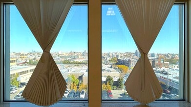 6402 8th Ave, Brooklyn, NY à louer Photo intérieure- Image 1 de 5