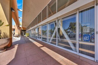 3730-3780 N Blackstone Ave, Fresno, CA à louer Photo intérieure- Image 1 de 6