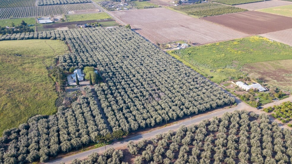 24257 Ave 234, Lindsay, CA for sale - Building Photo - Image 2 of 20