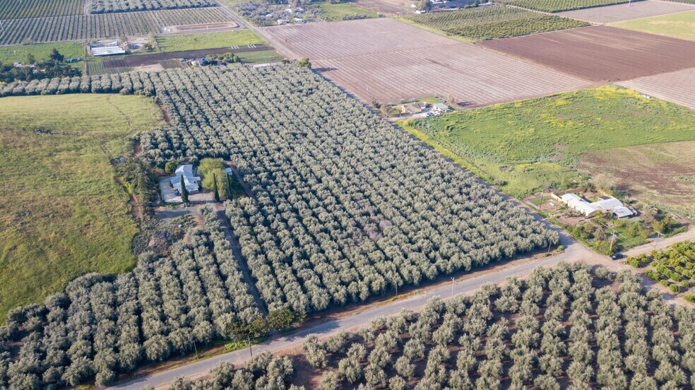 24257 Ave 234, Lindsay, CA à vendre - Photo du bâtiment - Image 2 de 20