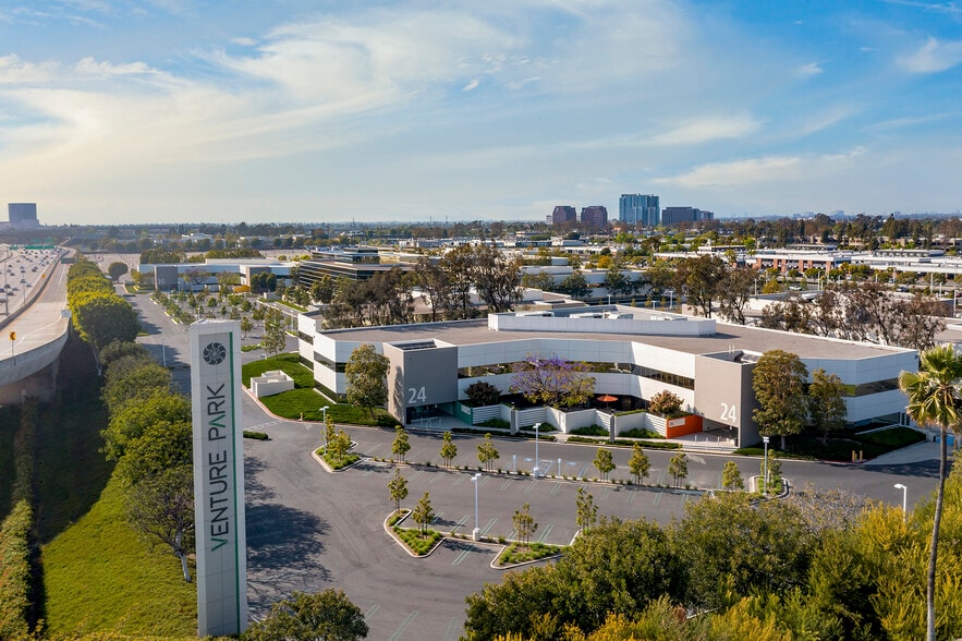30 Executive Park, Irvine, CA à louer - Photo du bâtiment - Image 2 de 9