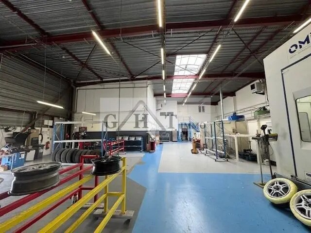Industrial in Neuilly-Plaisance for lease Building Photo- Image 1 of 8