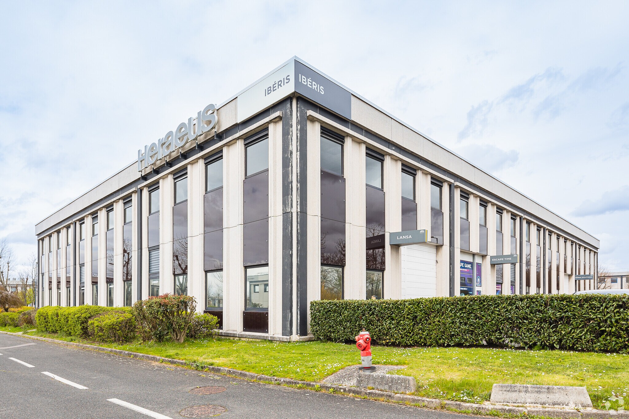 12 Avenue Du Québec, Villebon-sur-Yvette for lease Primary Photo- Image 1 of 3