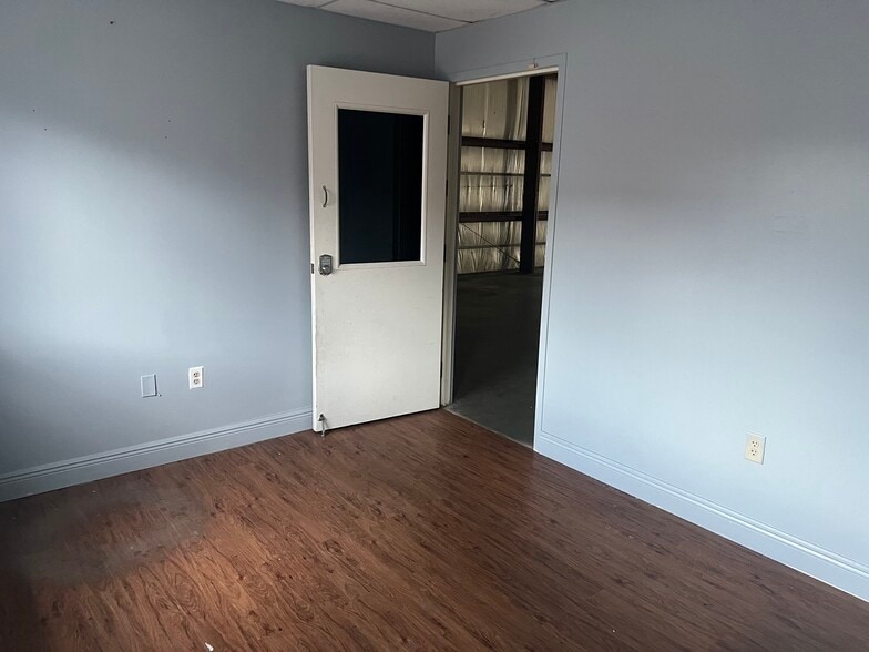 2433 S 86th St, Tampa, FL for lease - Building Photo - Image 2 of 13