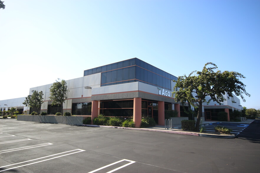 2401-2451 Eastman Ave, Oxnard, CA for sale - Building Photo - Image 1 of 1