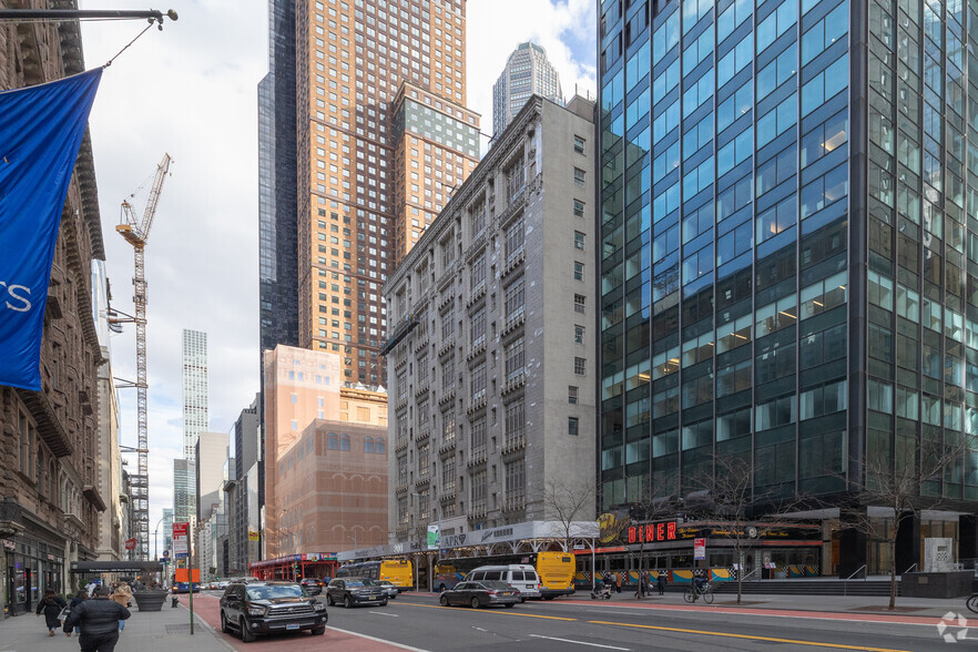 200 W 57th St, New York, NY for lease - Primary Photo - Image 1 of 11